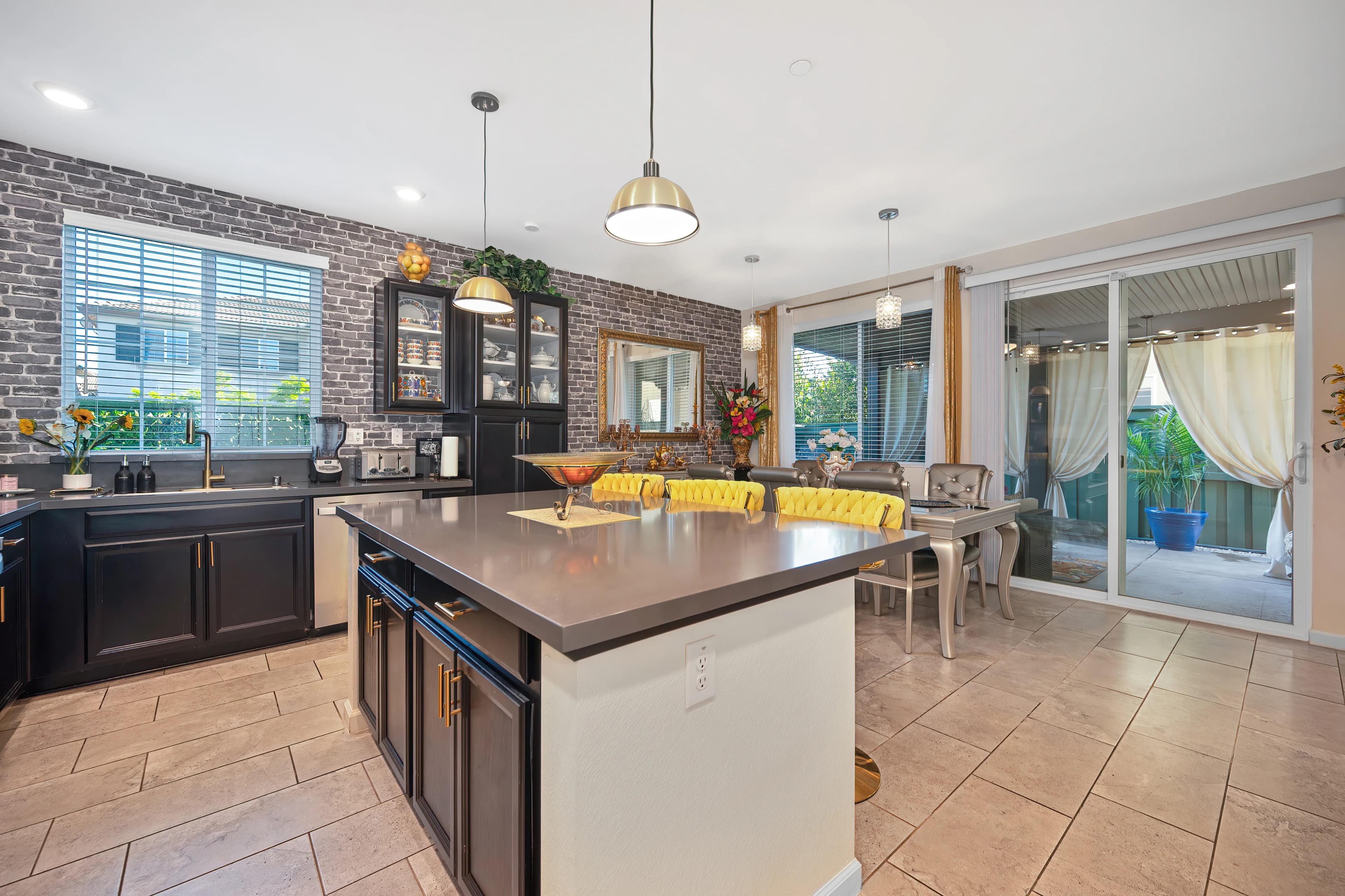 1057 Lincolnshire Cir Photo 5