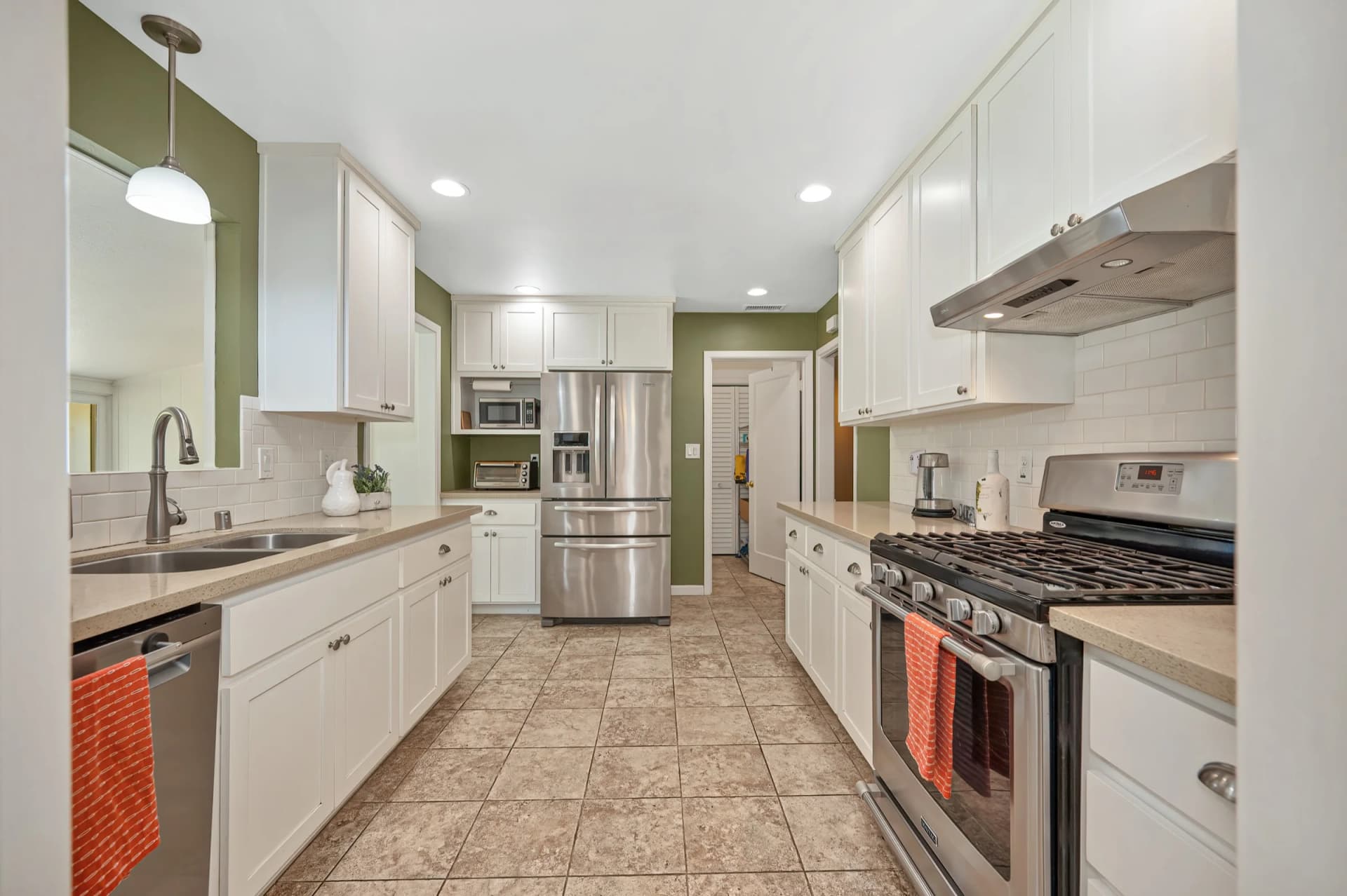 1704 Devonshire Rd Photo 5