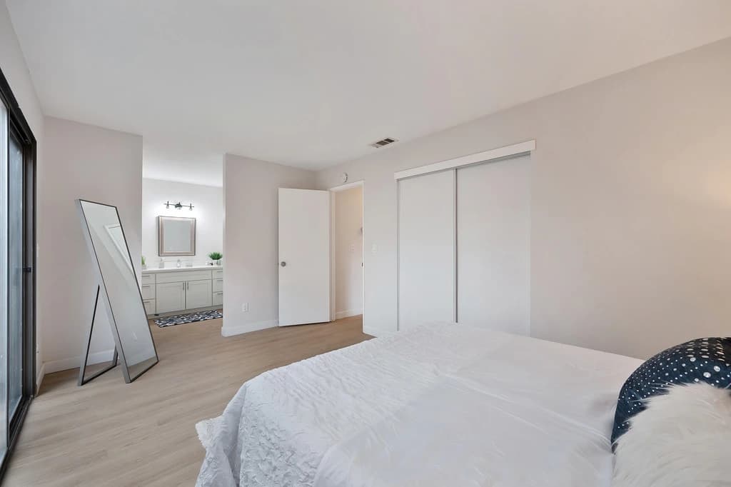 1977 Inglis Wy Photo 1