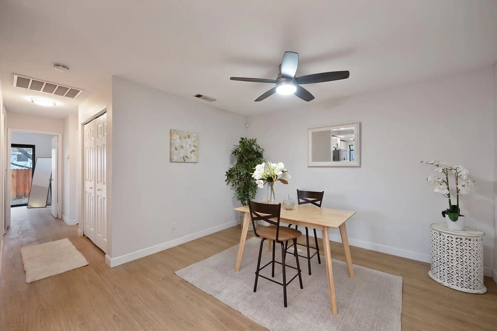 1977 Inglis Wy Photo 5