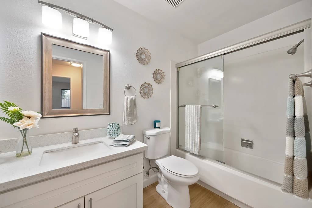 1977 Inglis Wy Photo 6