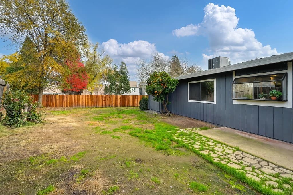 1977 Inglis Wy Photo 8