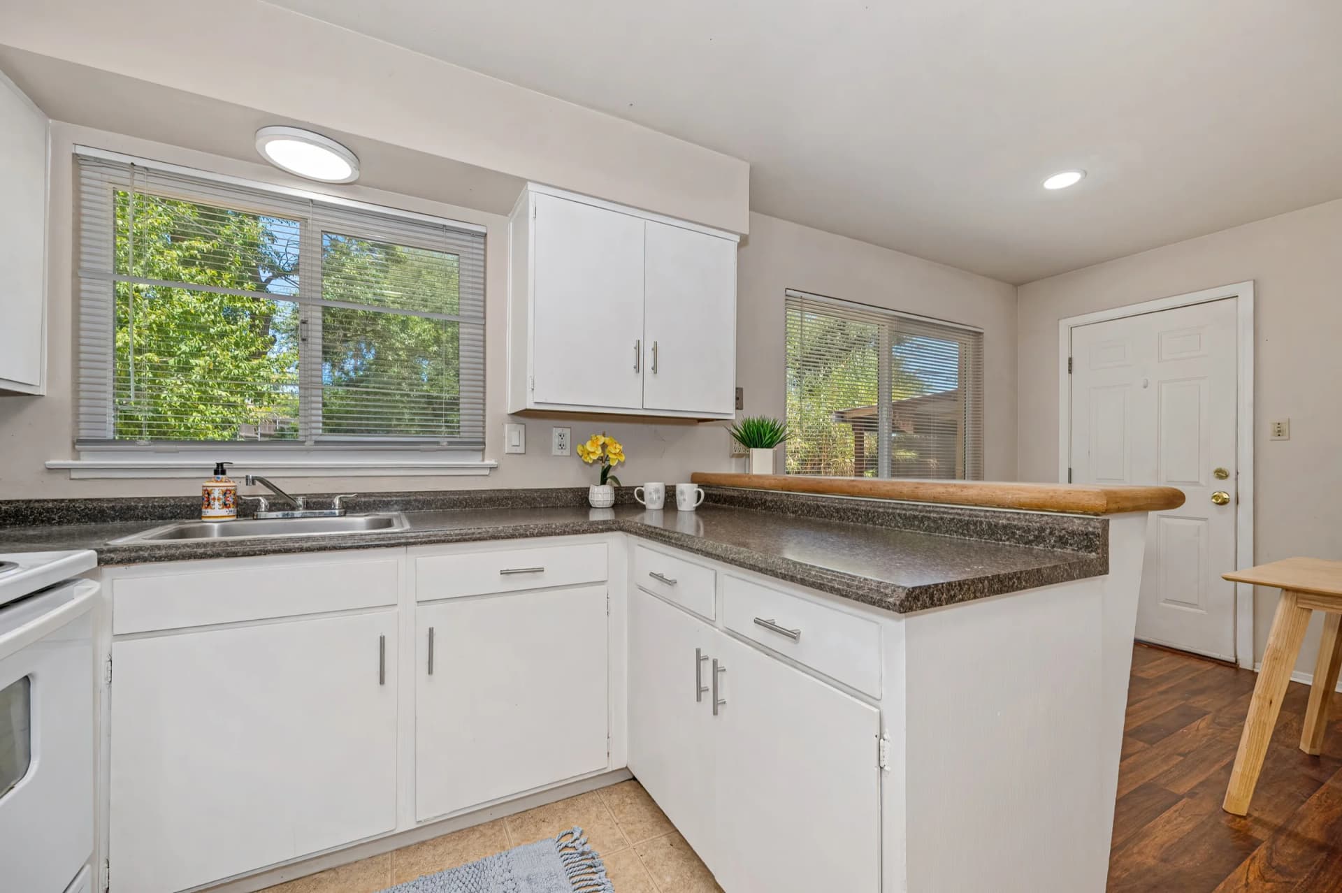 6305 Templeton Dr Photo 7