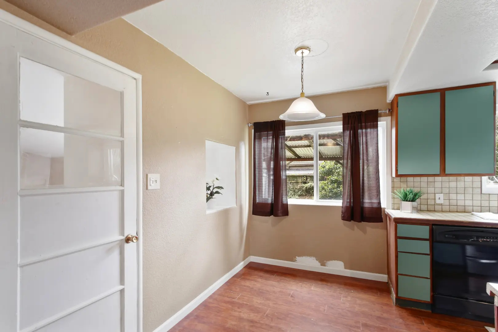 7610 Community Dr Photo 17