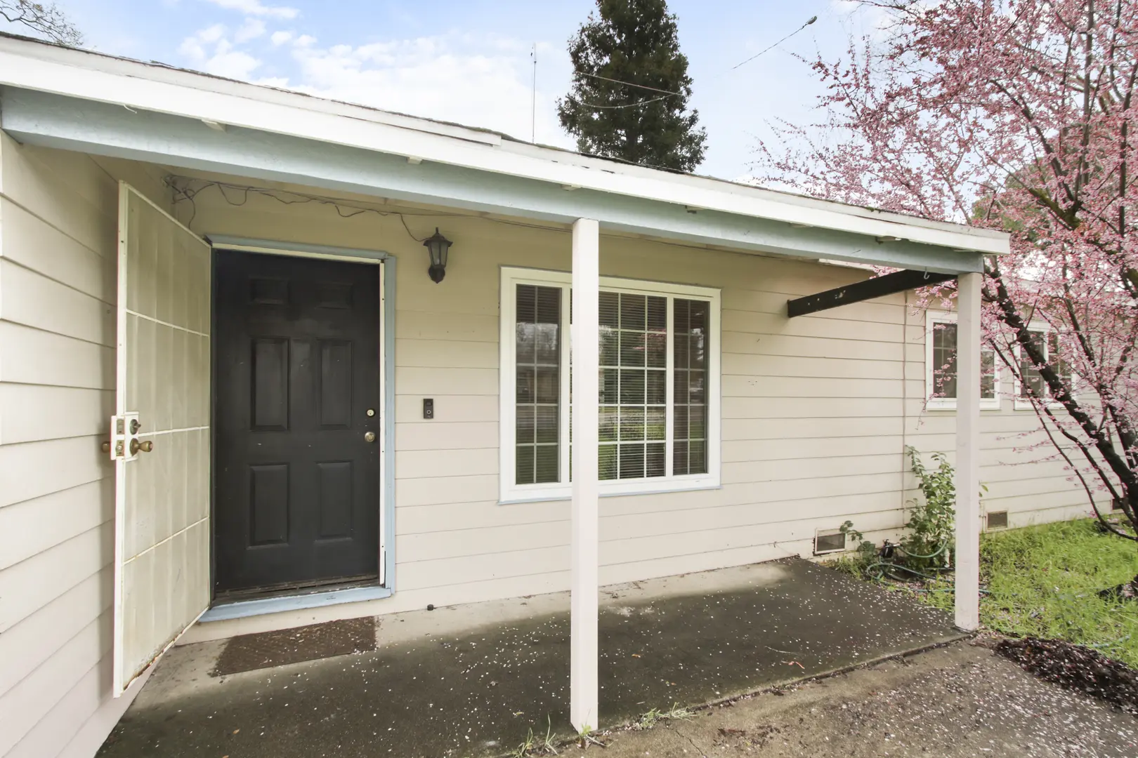 7610 Community Dr Photo 4