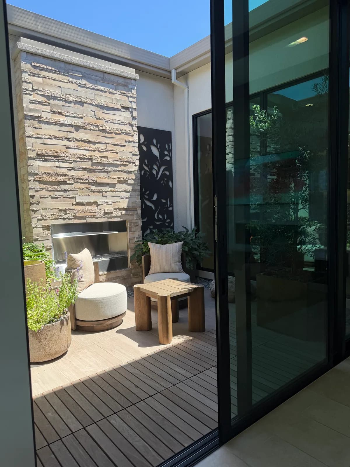 Central open-air courtyard in a SHAWOOD at Folsom model home