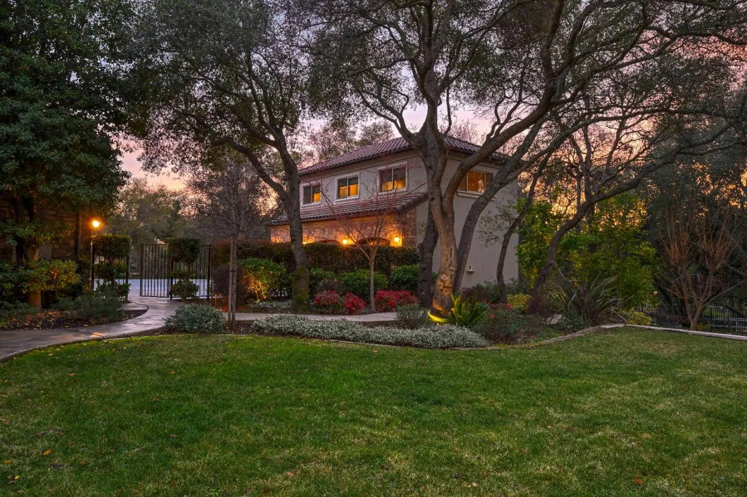 5748 Avenida Robles Photo 3