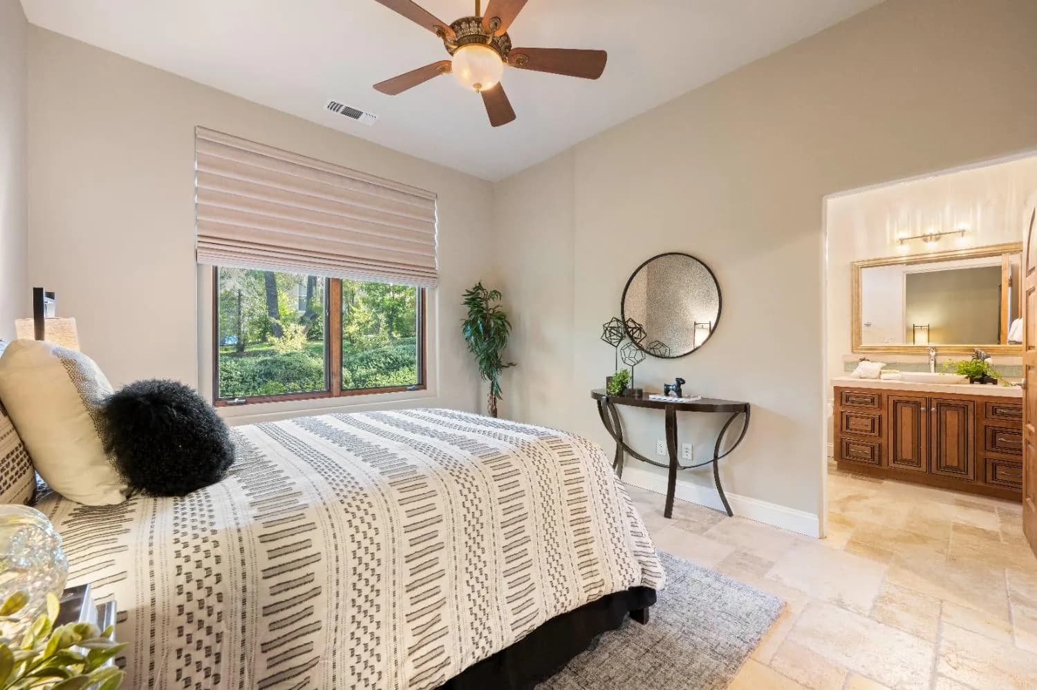 5748 Avenida Robles Photo 11