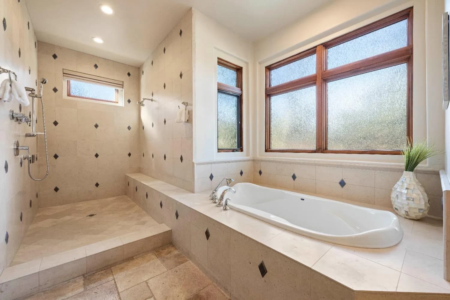 5748 Avenida Robles Photo 10